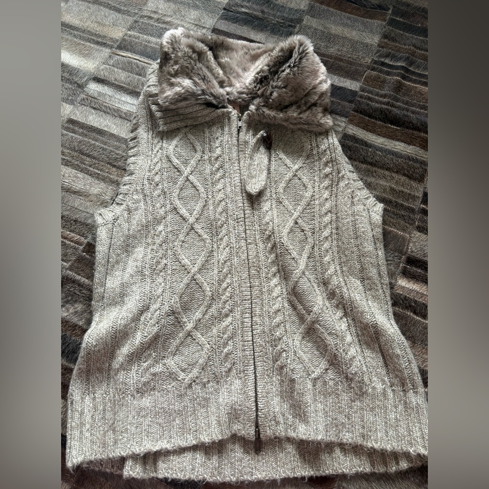 Faded Glory Gray Cable Knit Sweater with Faux Fur Collar